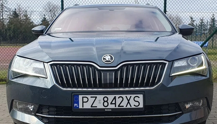 Skoda Superb cena 47000 przebieg: 256000, rok produkcji 2017 z Poznań małe 92